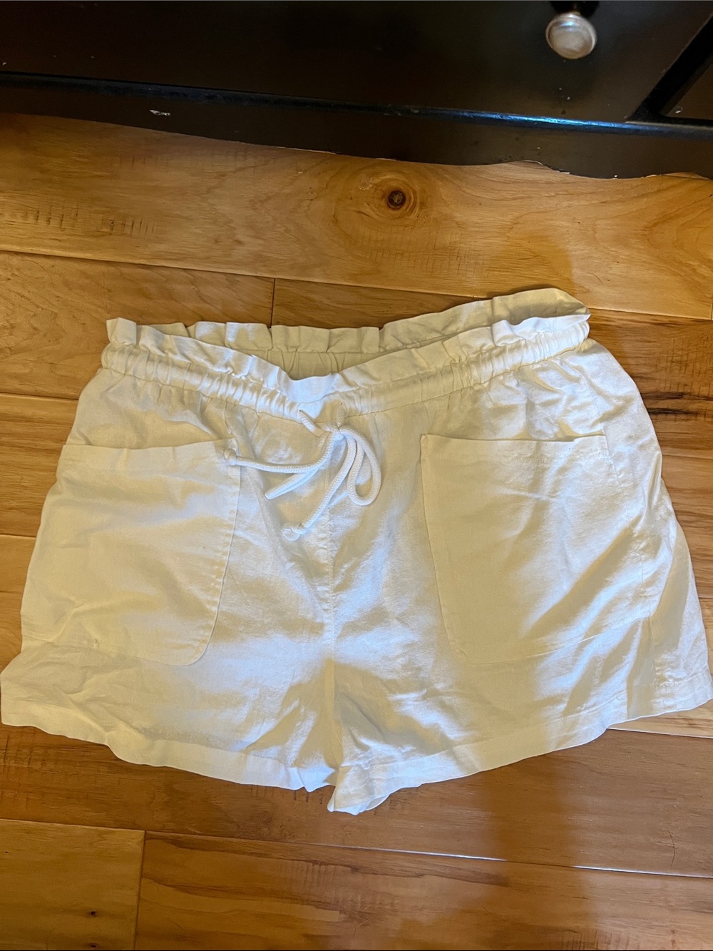 Women's White Linen Shorts